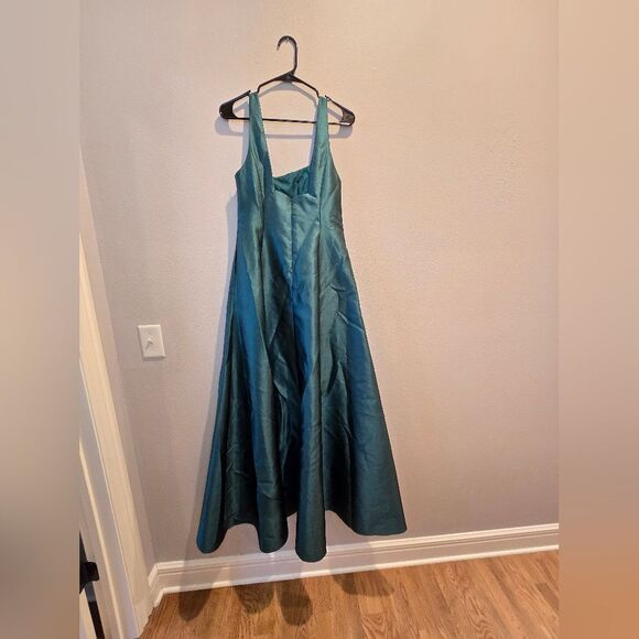 Alfred Sung D826 Hunter Green Square Neck Satin A-Line Gown Sz 4 NWOT - Picture 5 of 6